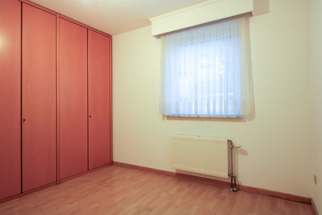 Gelijkvloers appartement met 2 slaapkamers, autostaanplaats en kelderberging in Maasmechelen!