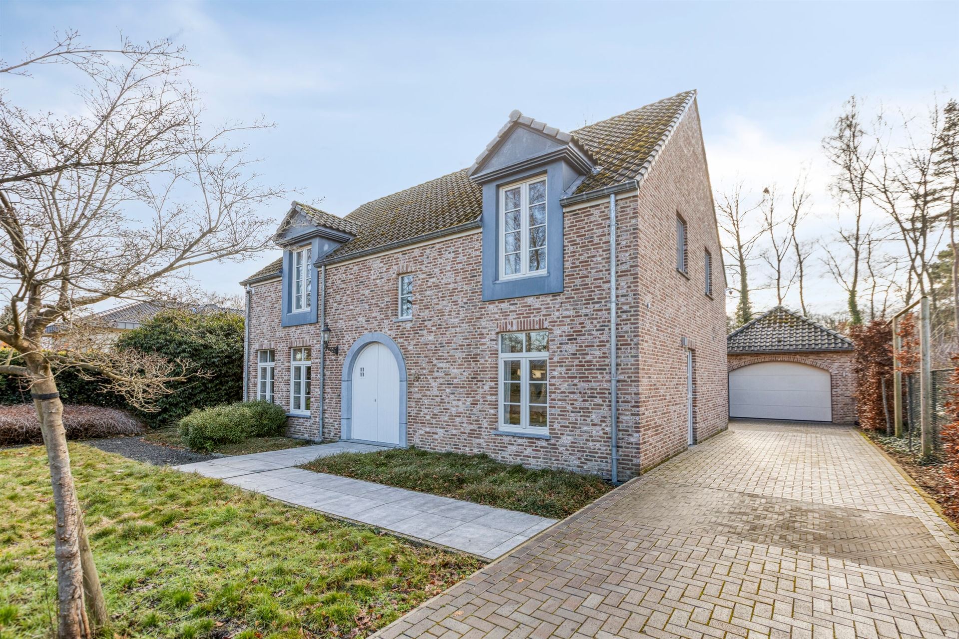 Instapklare woning op 10a in rustige en gegeerde ligging te Maasmechelen!