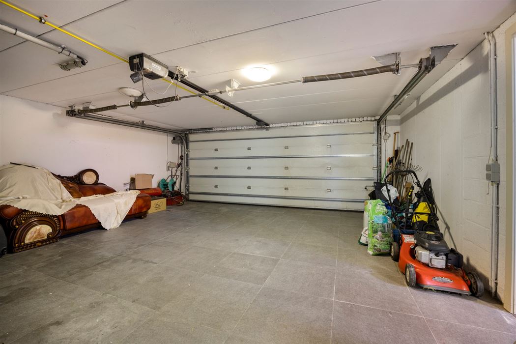 Energiezuinige en ruime villa (322m²) met 6 slaapkamers en 3 badkamers te Veldwezelt (Lanaken)