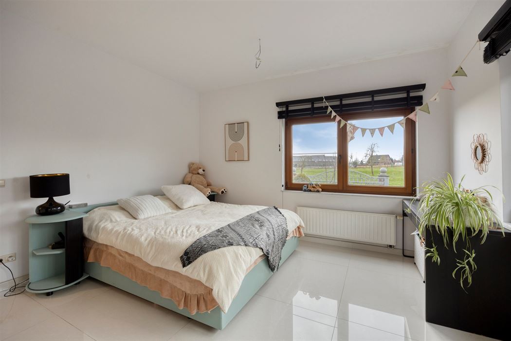 Energiezuinige en ruime villa (322m²) met 6 slaapkamers en 3 badkamers te Veldwezelt (Lanaken)