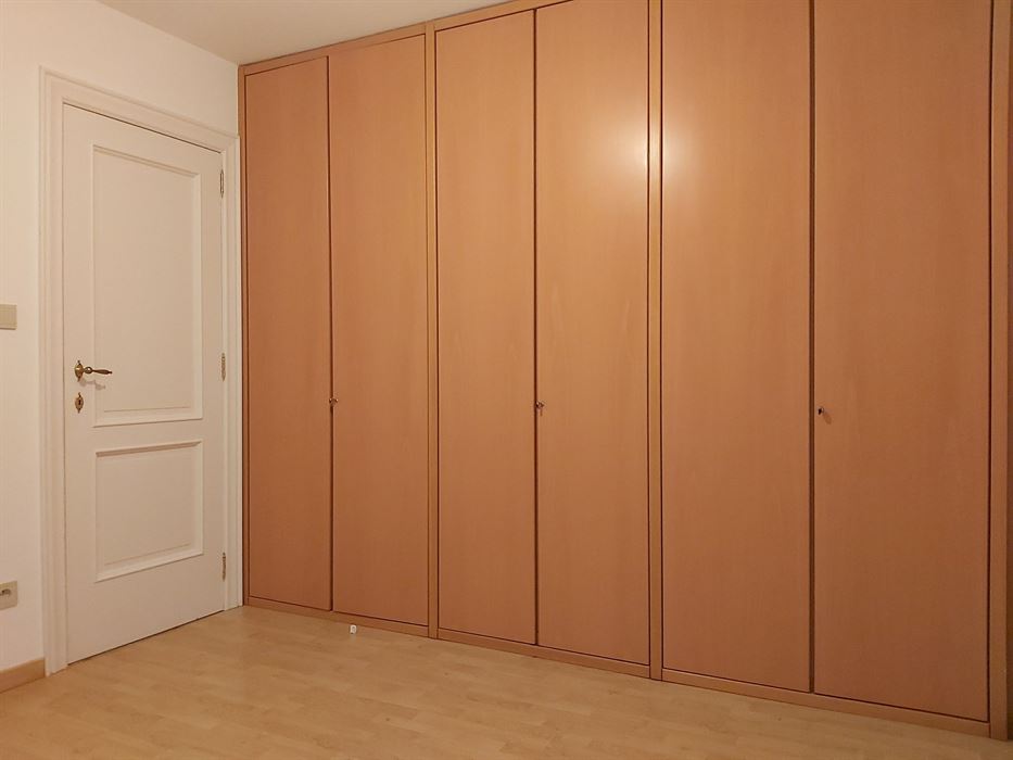 Gelijkvloers appartement met 2 slaapkamers, autostaanplaats en kelderberging in Maasmechelen!