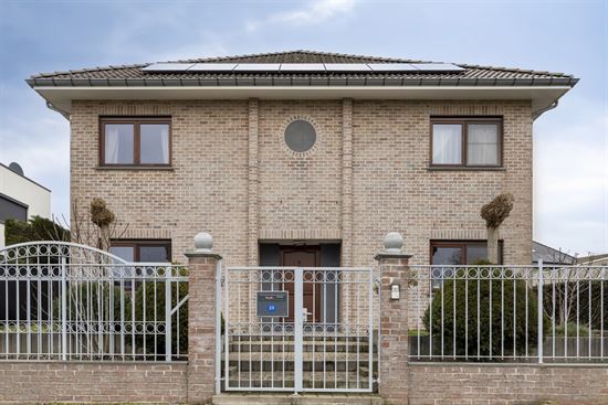 Energiezuinige en ruime villa (322m²) met 6 slaapkamers en 3 badkamers te Veldwezelt (Lanaken)