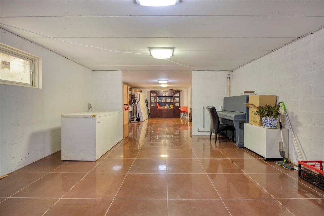 Energiezuinige en ruime villa (322m²) met 6 slaapkamers en 3 badkamers te Veldwezelt (Lanaken)