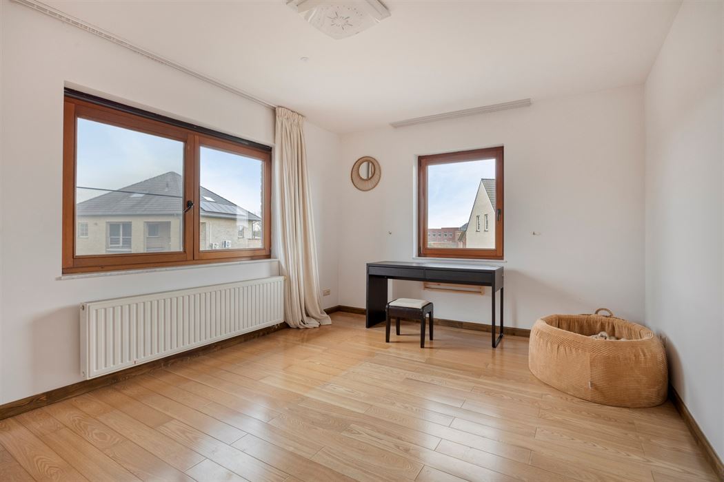 Energiezuinige en ruime villa (322m²) met 6 slaapkamers en 3 badkamers te Veldwezelt (Lanaken)