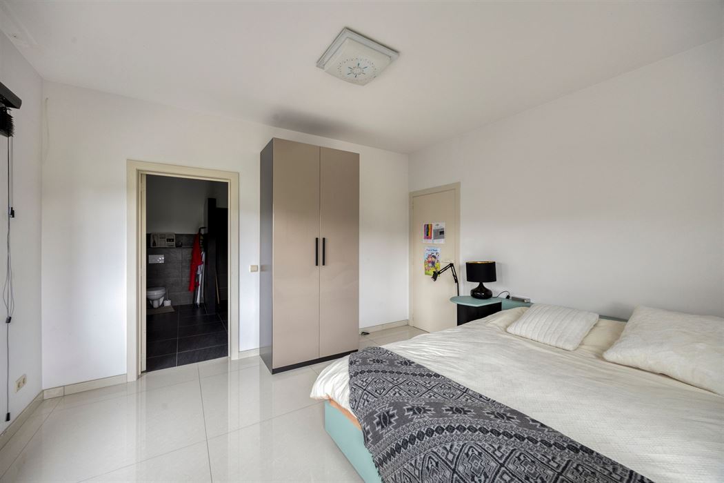 Energiezuinige en ruime villa (322m²) met 6 slaapkamers en 3 badkamers te Veldwezelt (Lanaken)