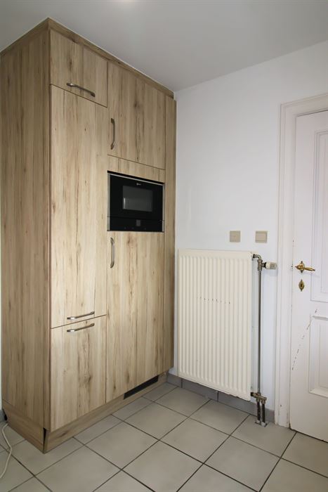 Gelijkvloers appartement met 2 slaapkamers, autostaanplaats en kelderberging in Maasmechelen!