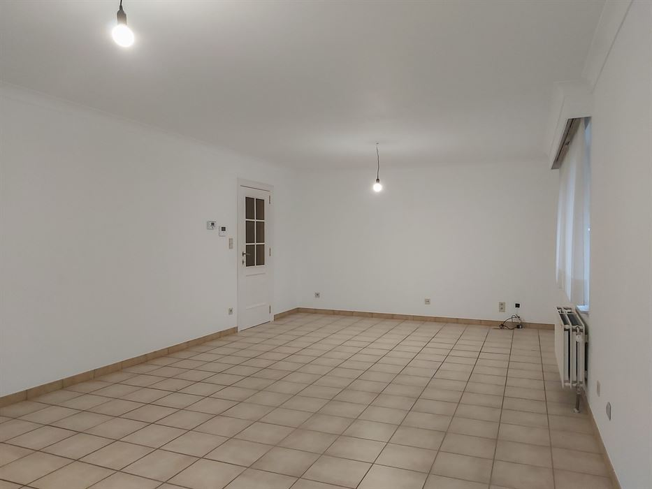 Gelijkvloers appartement met 2 slaapkamers, autostaanplaats en kelderberging in Maasmechelen!