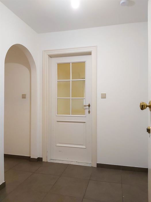 Gelijkvloers appartement met 2 slaapkamers, autostaanplaats en kelderberging in Maasmechelen!