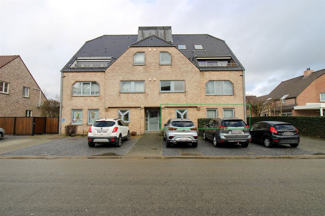 Gelijkvloers appartement met 2 slaapkamers, autostaanplaats en kelderberging in Maasmechelen!