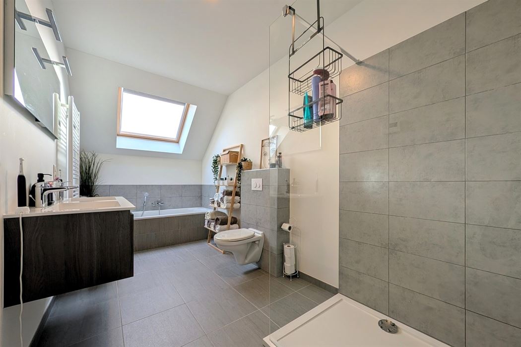Energiezuinige en recente woning (143m²) met 3 slaapkamers te Veldwezelt (Lanaken) en nabij Maastricht (NL)