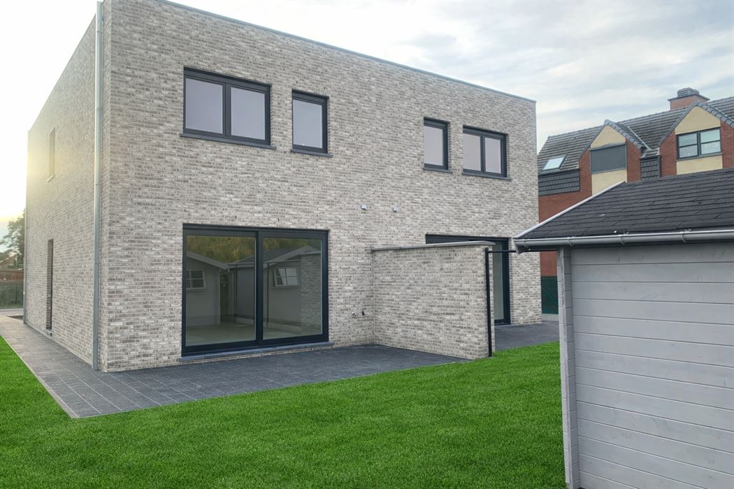 Nieuwbouwwoning met 3 slaapkamers en tuin