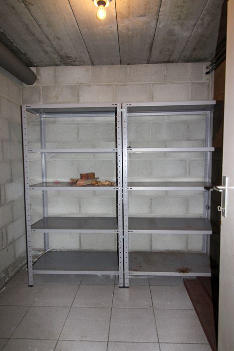 Gelijkvloers appartement met 2 slaapkamers, autostaanplaats en kelderberging in Maasmechelen!