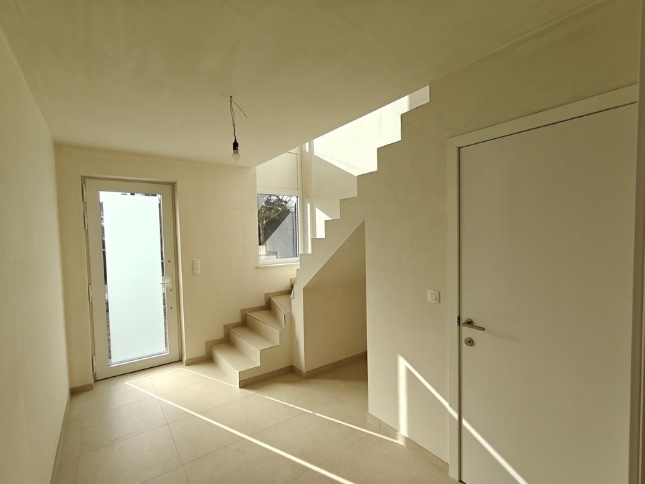 Nieuwbouwwoning met 3 slaapkamers en tuin