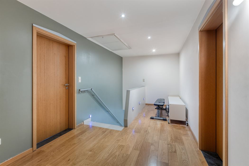 Ruime woning met maar liefst 4 slaapkamers én praktijkruimte in Maasmechelen!
