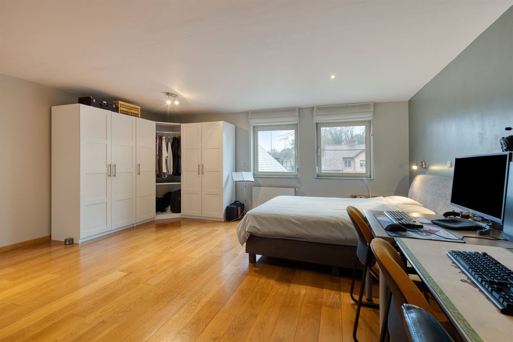 Ruime woning met maar liefst 4 slaapkamers én praktijkruimte in Maasmechelen!