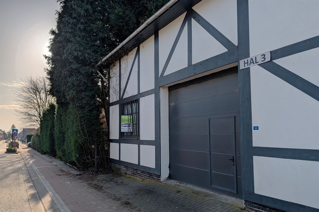 Ruim magazijn (192m²) op gunstige locatie te Veldwezelt (Lanaken)