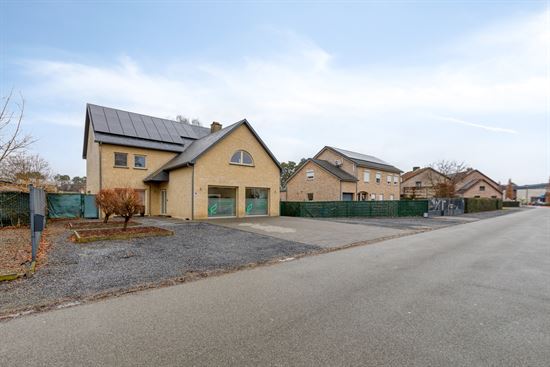 Ruime woning met maar liefst 4 slaapkamers én praktijkruimte in Maasmechelen!