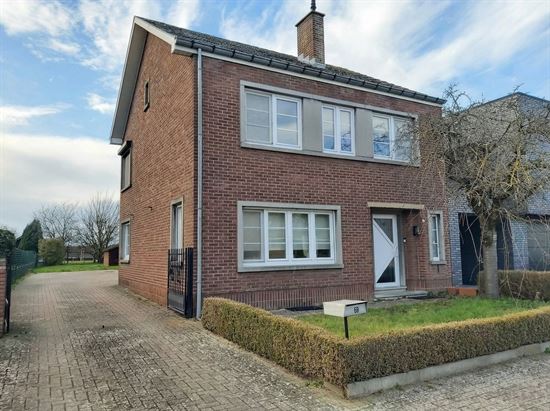 Gezinswoning met 3 slaapkamers op royaal perceel van 14a18ca in het landelijke Uikhoven!