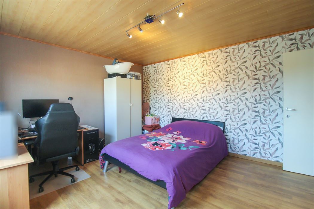 Gezinswoning met 3 slaapkamers, ruime zolder en een uitzonderlijk perceel van 1.418 m² in het rustige Uikhoven/Maasmechelen!