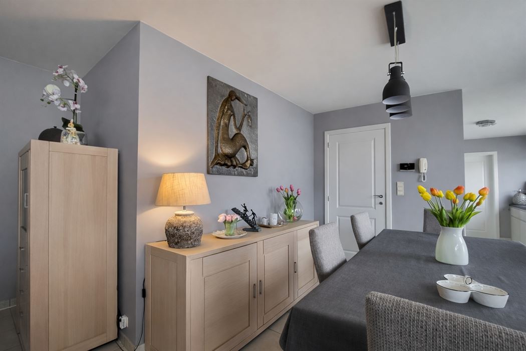 Instapklaar duplex appartement met terras en ondergrondse garage op steenworp van Hasselt centrum