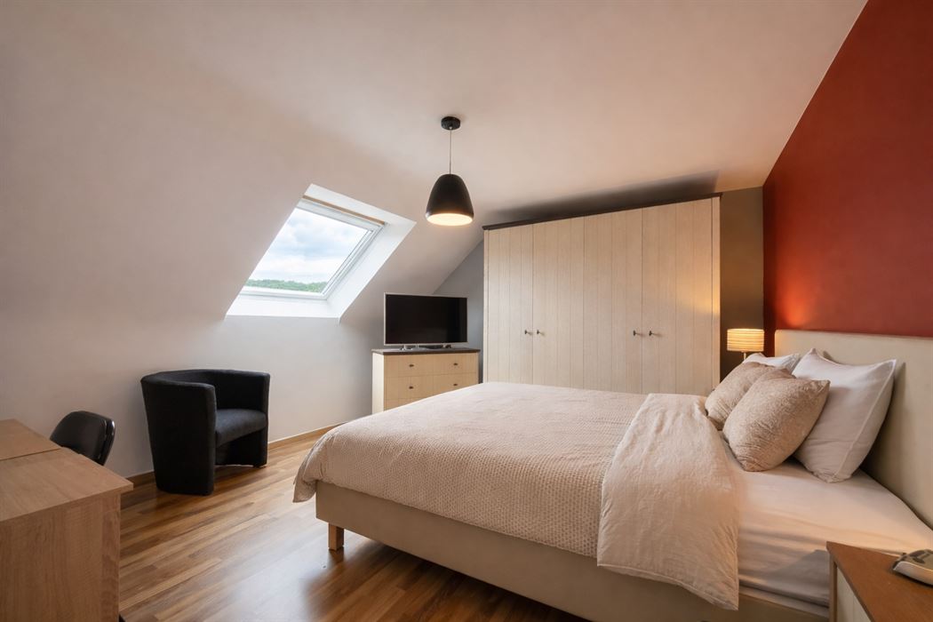 Instapklaar duplex appartement met terras en ondergrondse garage op steenworp van Hasselt centrum
