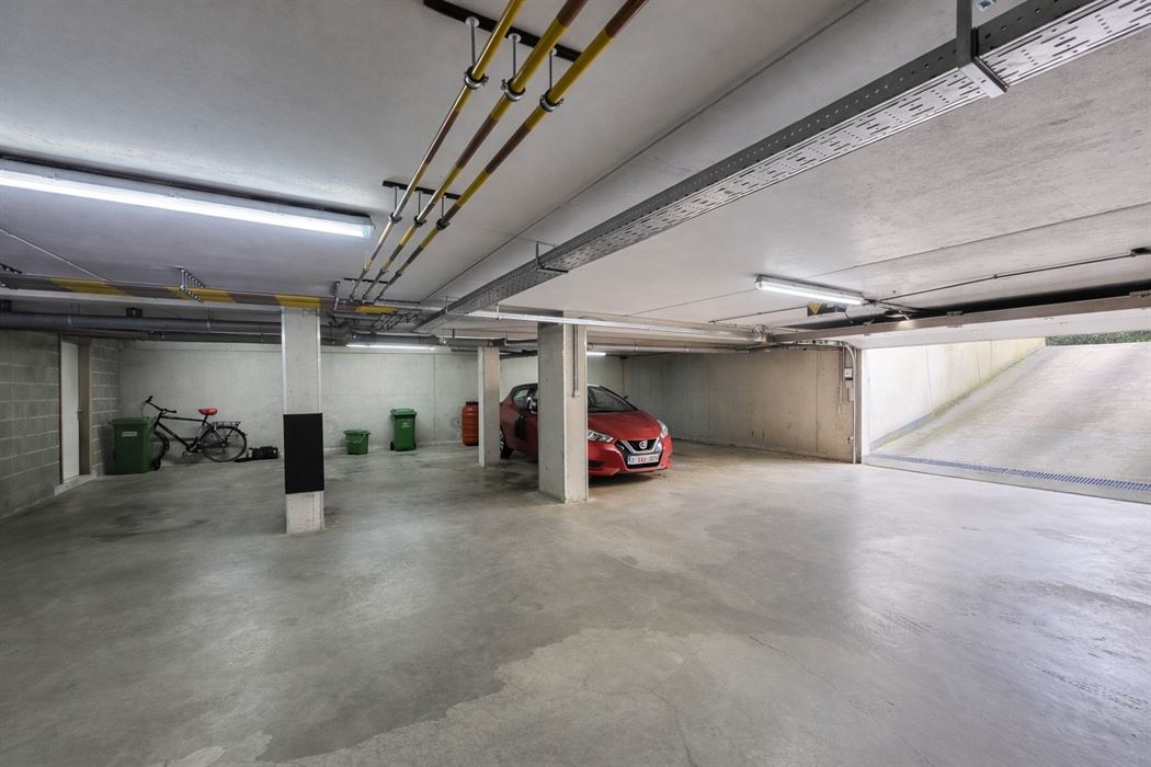 Instapklaar duplex appartement met terras en ondergrondse garage op steenworp van Hasselt centrum