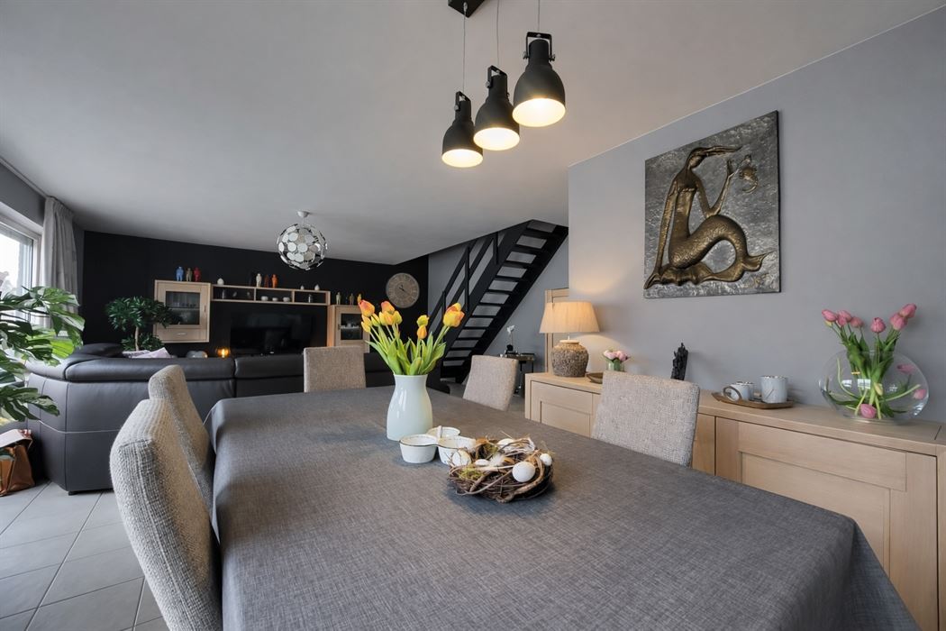 Instapklaar duplex appartement met terras en ondergrondse garage op steenworp van Hasselt centrum
