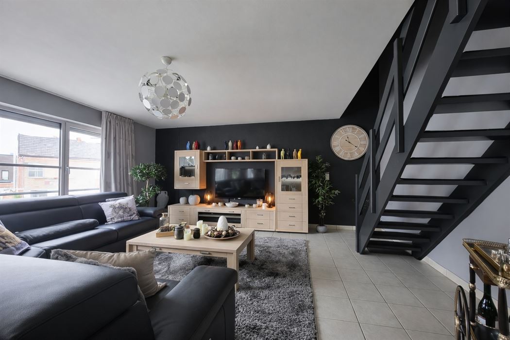 Instapklaar duplex appartement met terras en ondergrondse garage op steenworp van Hasselt centrum