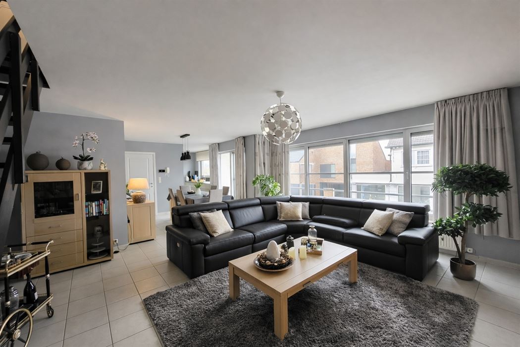 Instapklaar duplex appartement met terras en ondergrondse garage op steenworp van Hasselt centrum