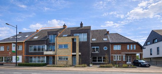 Instapklaar duplex appartement met terras en ondergrondse garage op steenworp van Hasselt centrum