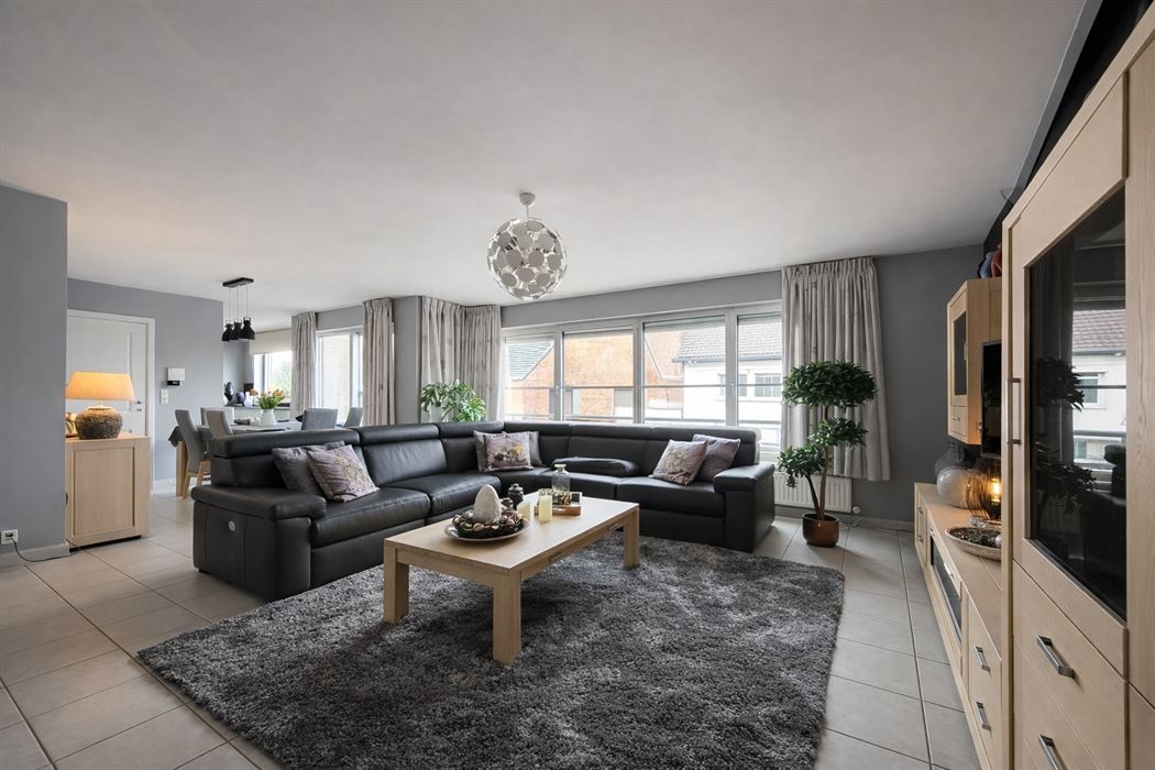 Instapklaar duplex appartement met terras en ondergrondse garage op steenworp van Hasselt centrum