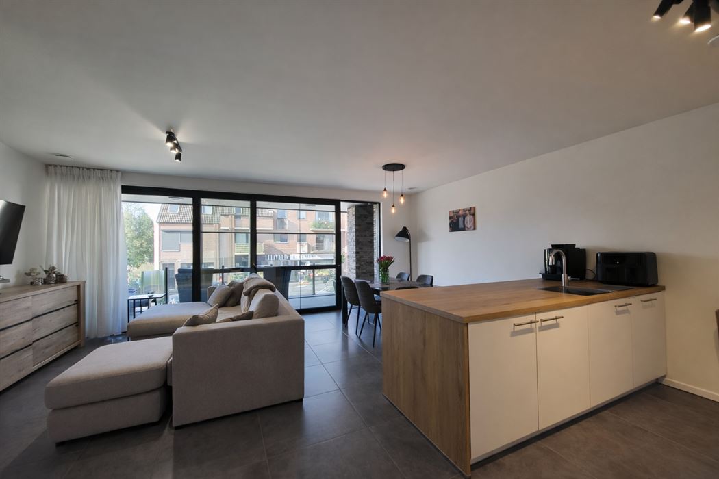 Prachtig luxueus appartement met terras, ondergrondse garage en hoogwaardige technieken op topligging nabij het centrum van Genk