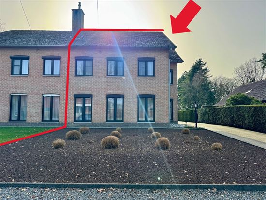 Halfopen bebouwing in rustige straat te As