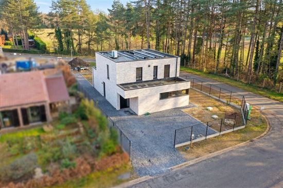 Stijlvolle en instapklare vrijstaande woning op een doodlopende straat