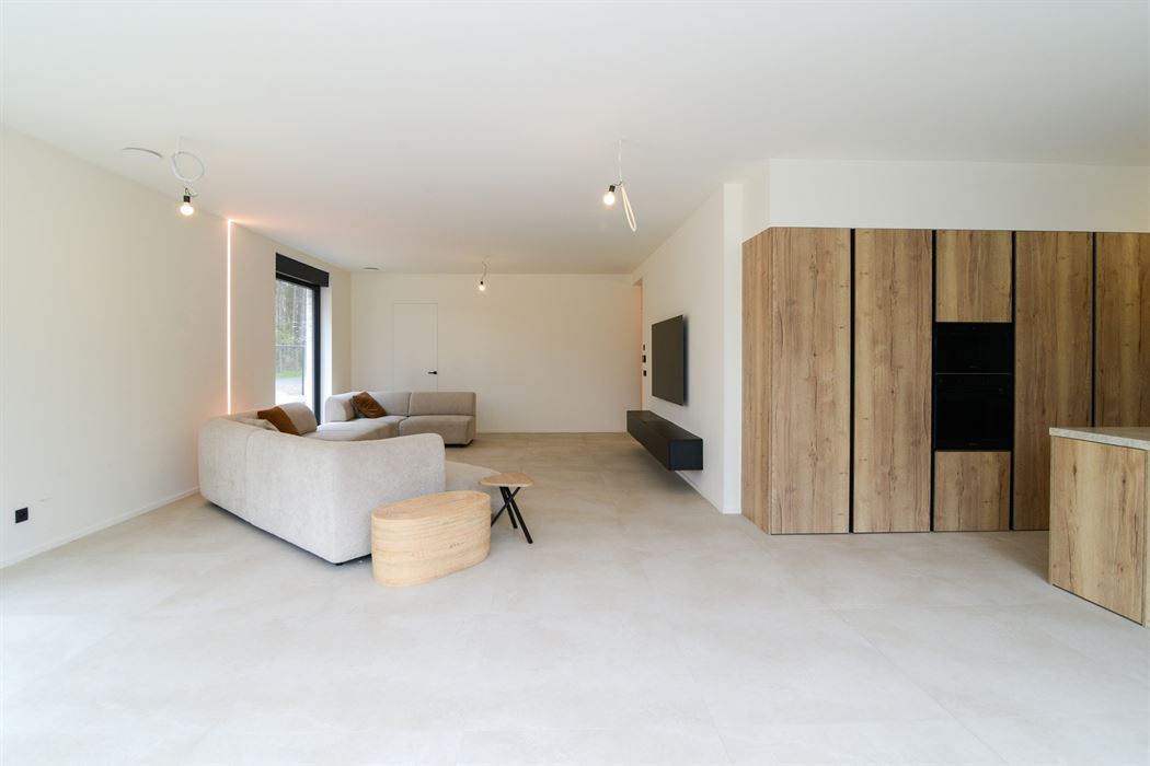 Stijlvolle en instapklare vrijstaande woning op een doodlopende straat