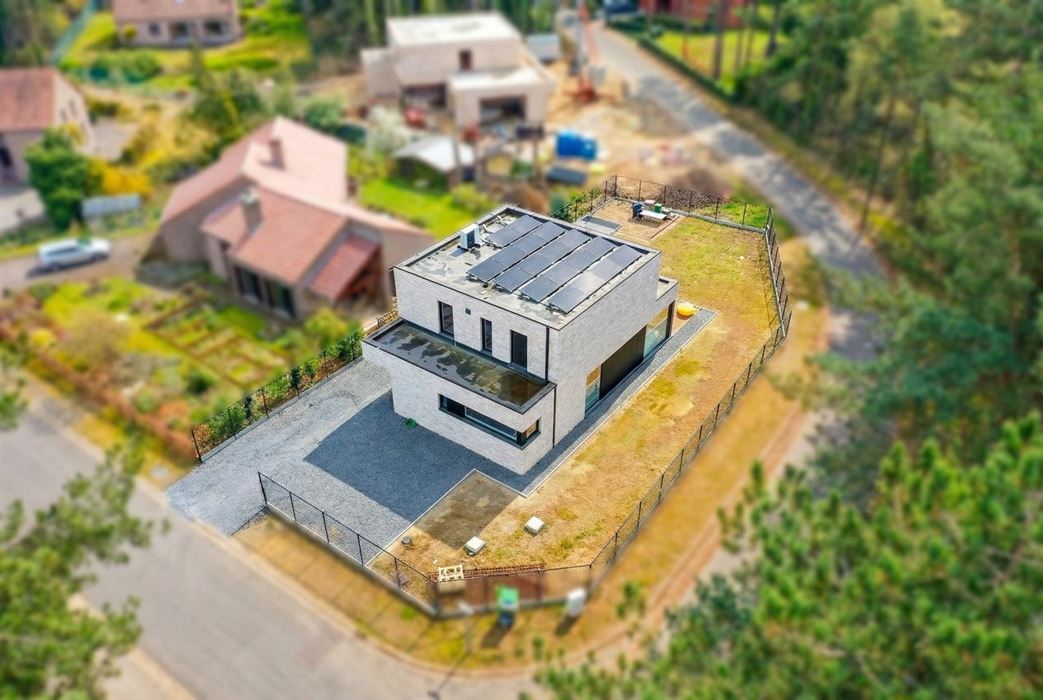 Stijlvolle en instapklare vrijstaande woning op een doodlopende straat