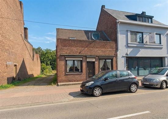 Te renoveren woning met 3 slaapkamers