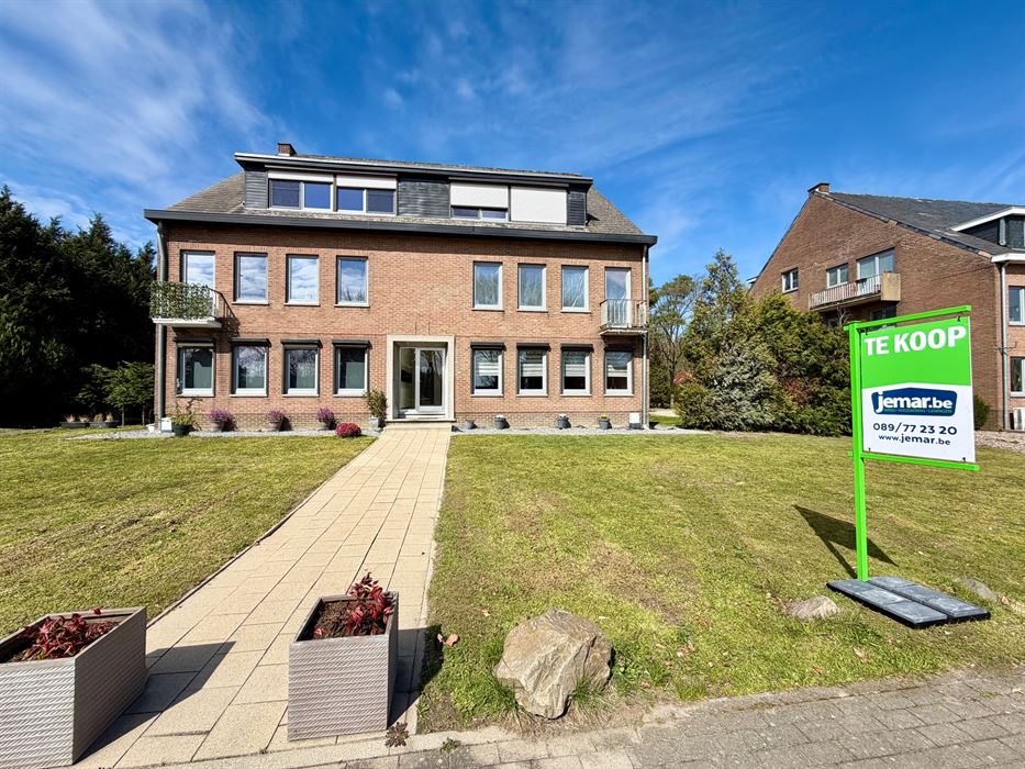 Ruim gelijkvloers appartement met 3 slaapkamers.