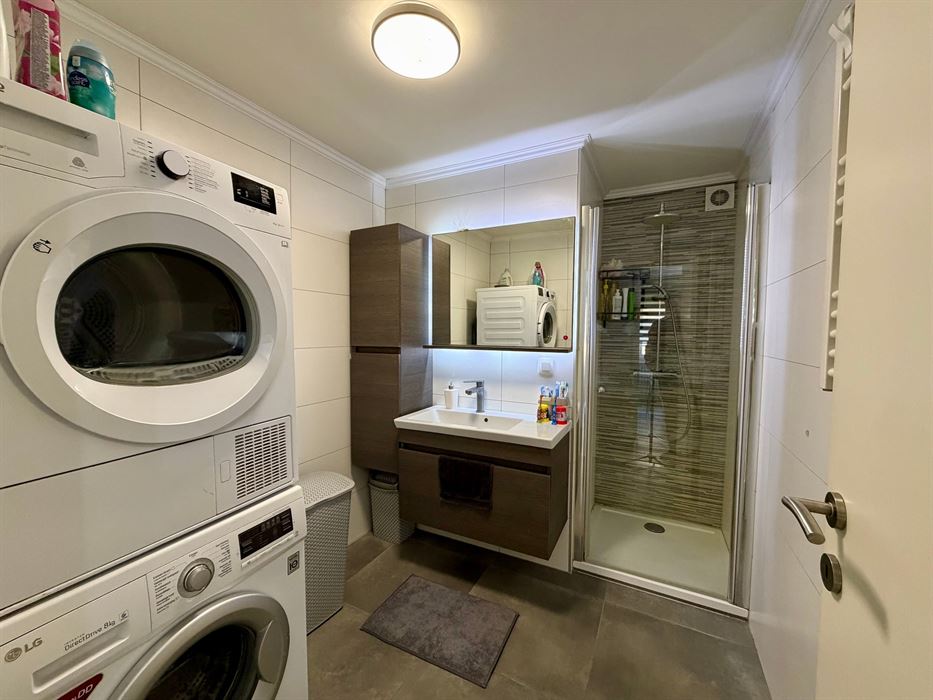 Ruim gelijkvloers appartement met 3 slaapkamers.