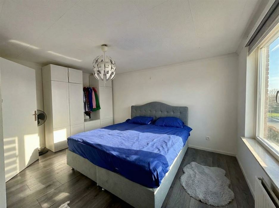 Ruim gelijkvloers appartement met 3 slaapkamers.