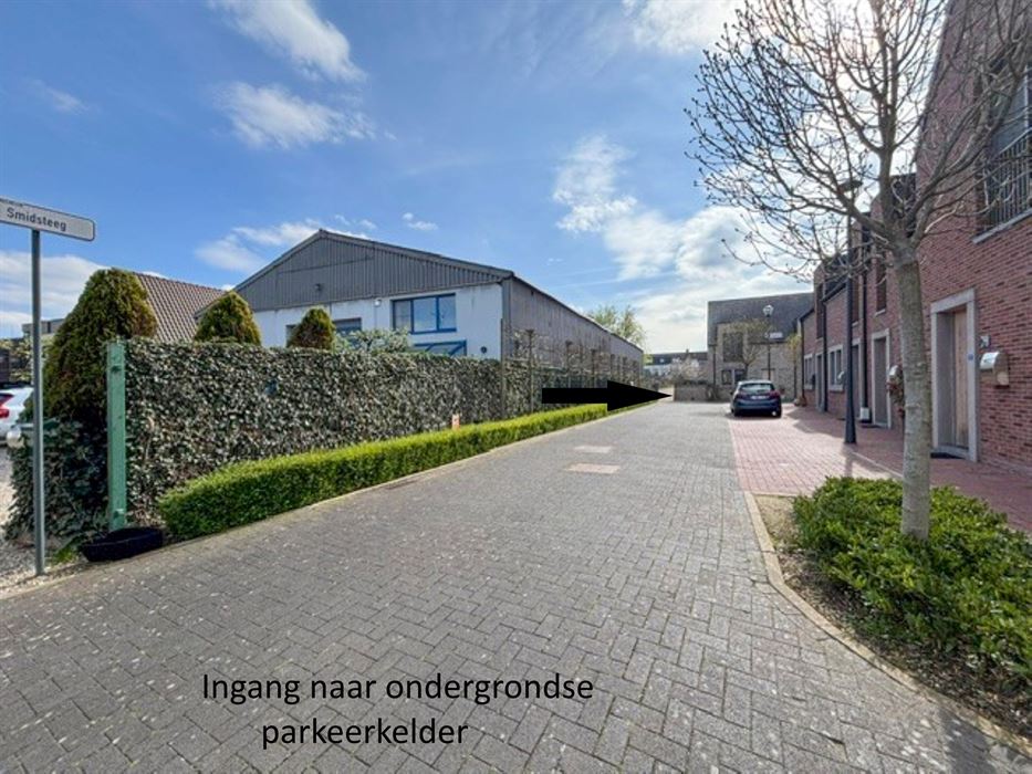 Instapklare, energiezuinige starterswoning met 2 slaapkamers, tuintje en ondergrondse parking op toplocatie in Maasmechelen!