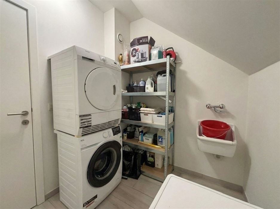 Instapklare, energiezuinige starterswoning met 2 slaapkamers, tuintje en ondergrondse parking op toplocatie in Maasmechelen!