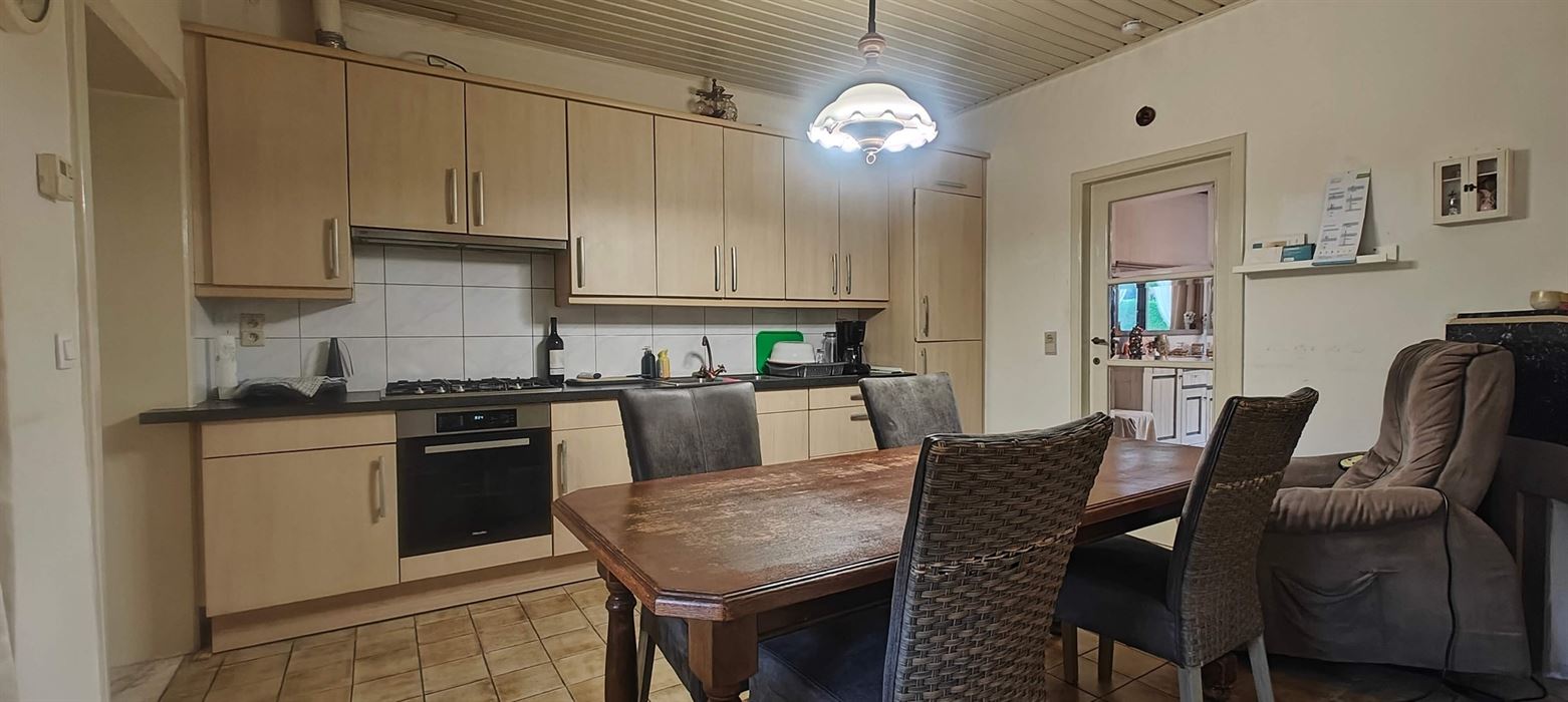 Te renoveren woning met 3 slaapkamers