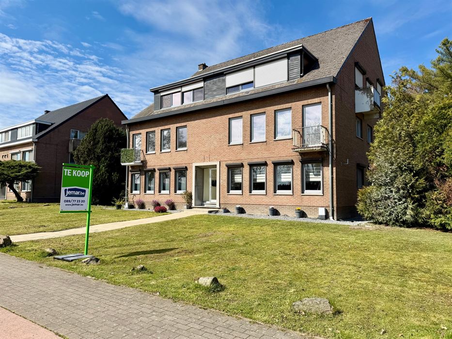 Ruim gelijkvloers appartement met 3 slaapkamers.