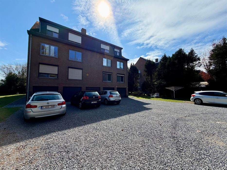 Ruim gelijkvloers appartement met 3 slaapkamers.