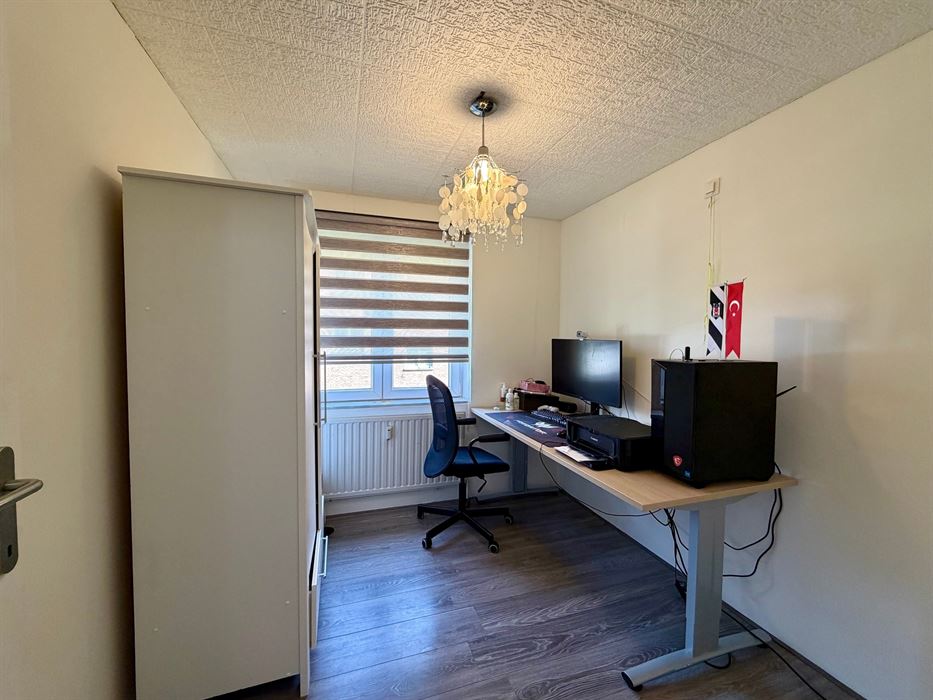 Ruim gelijkvloers appartement met 3 slaapkamers.