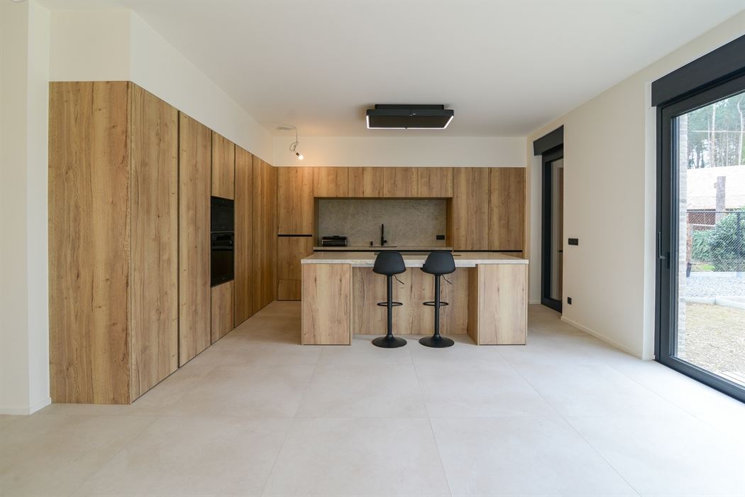 Stijlvolle en instapklare vrijstaande woning op een doodlopende straat