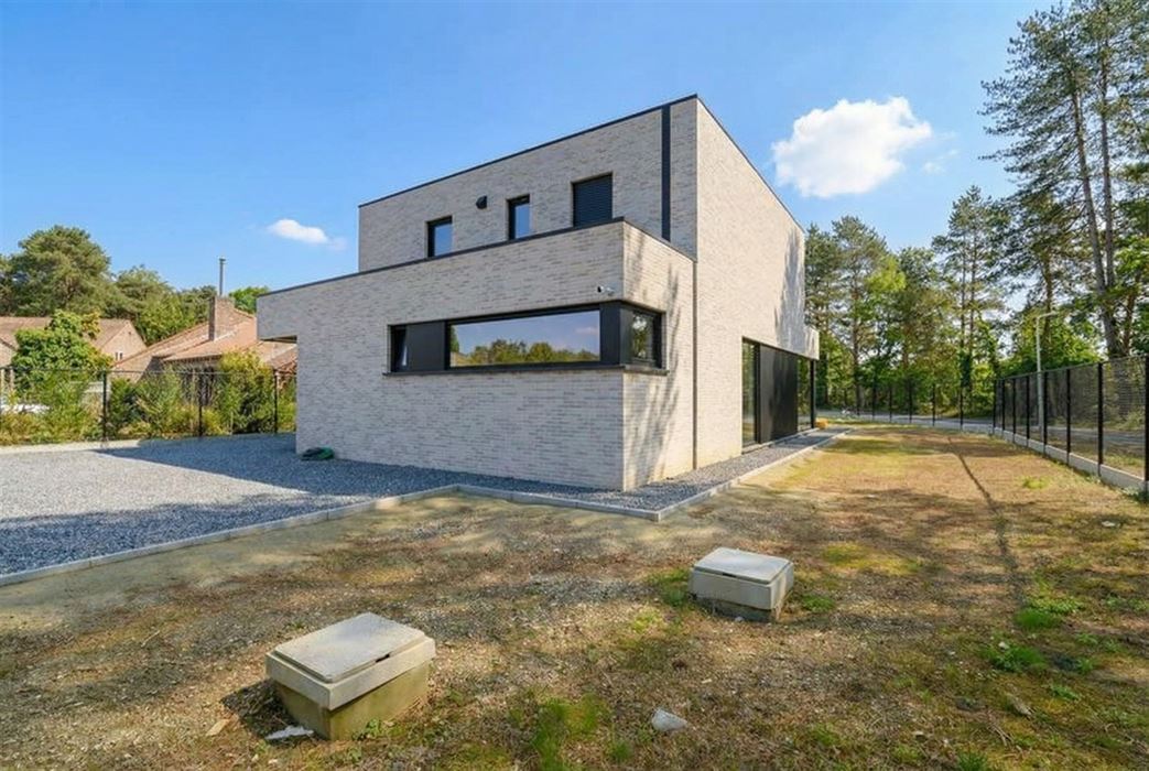 Stijlvolle en instapklare vrijstaande woning op een doodlopende straat