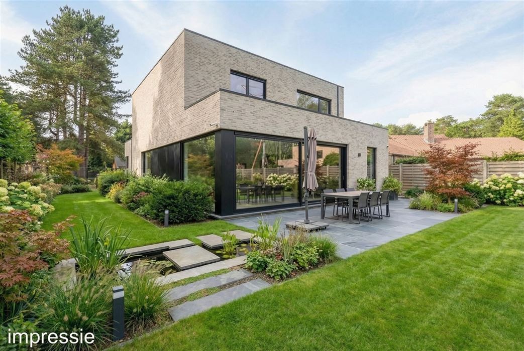 Stijlvolle en instapklare vrijstaande woning op een doodlopende straat
