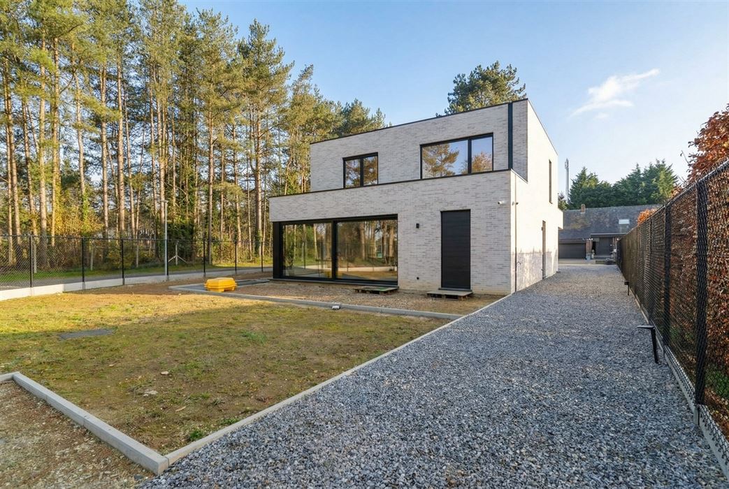 Stijlvolle en instapklare vrijstaande woning op een doodlopende straat